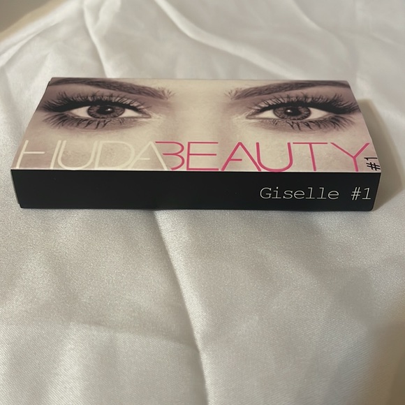 HUDA BEAUTY EYELASH GISELLE  #1 - Picture 2 of 2